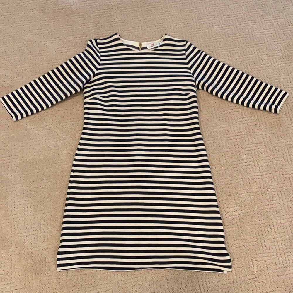 Vineyard Vines black and white striped dress in Size Small